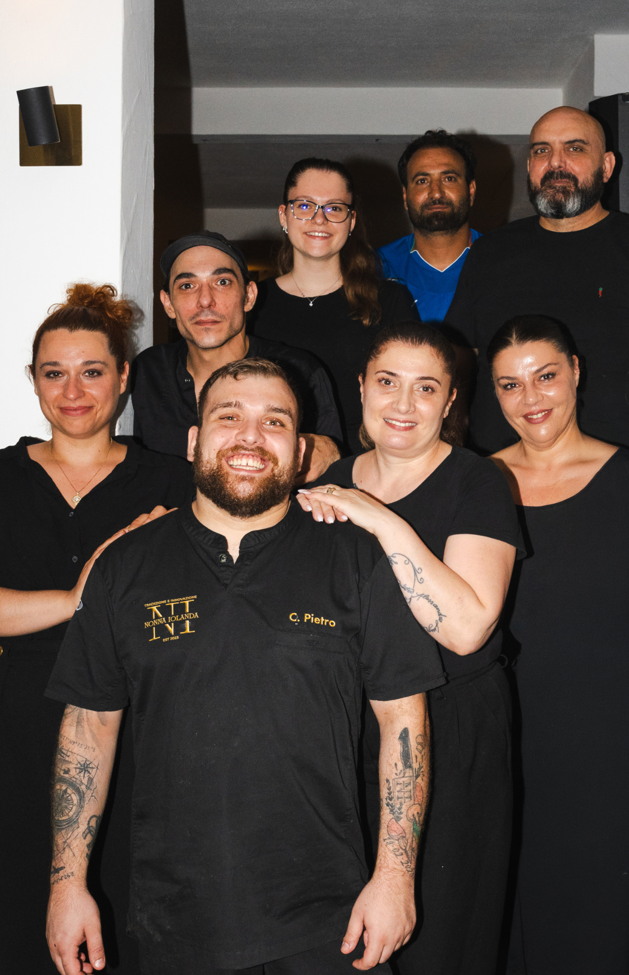 Das Team von Ristorante Nonna Iolanda gemeinsam im Restaurant