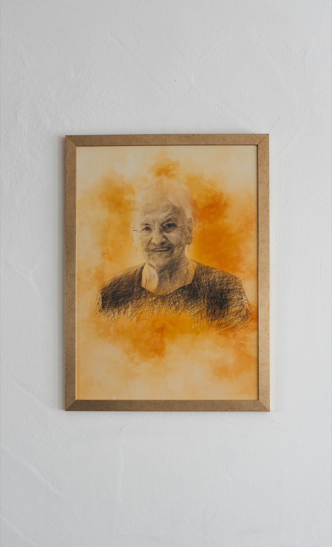 Gerahmtes Porträt von Nonna Iolanda an der Wand des Restaurants
